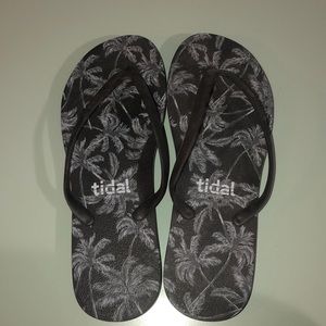 bundle of tidal flip flops NWOT